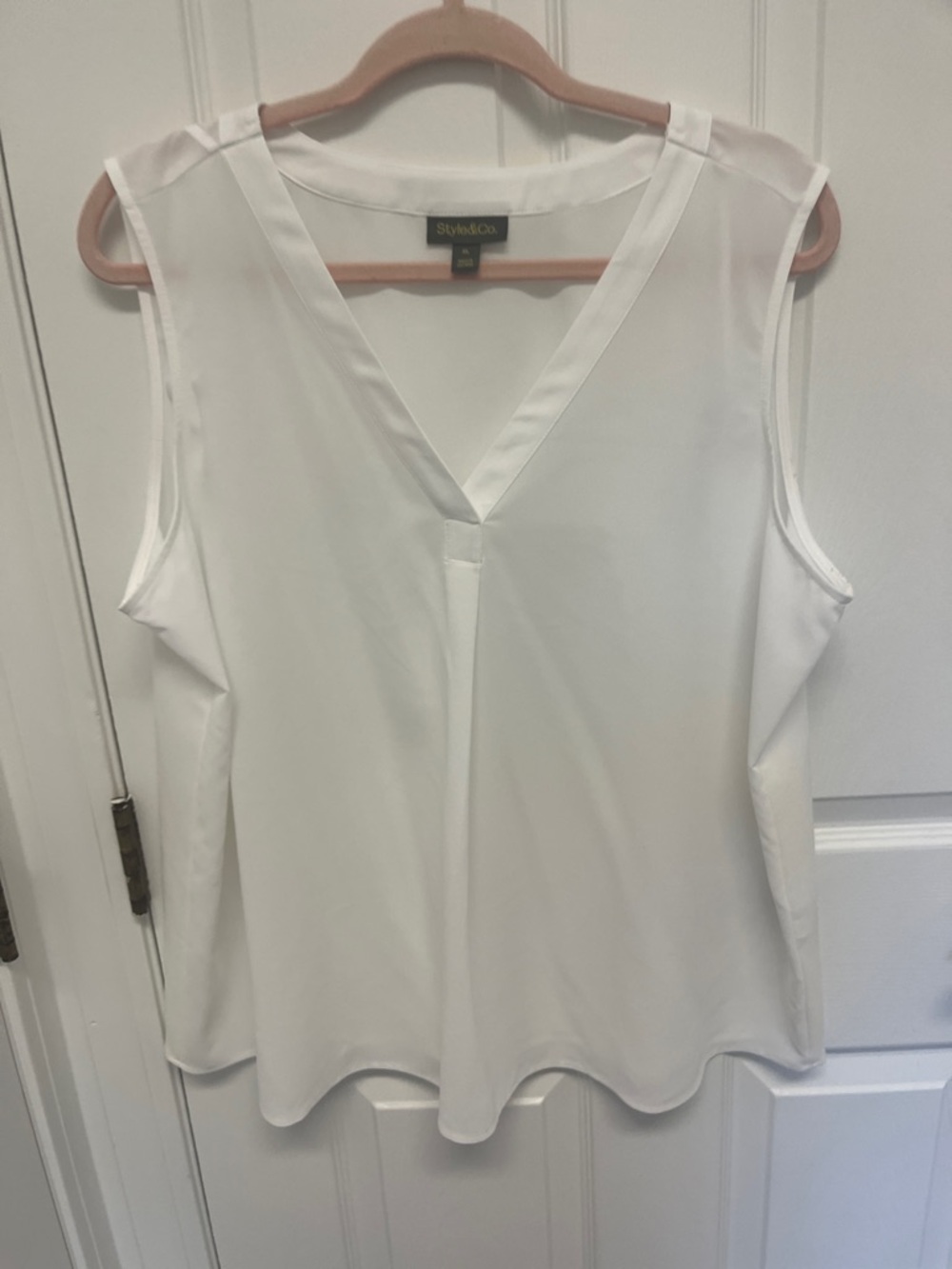 Style & Co. Women's White V-Neck Sleeveless Camisole